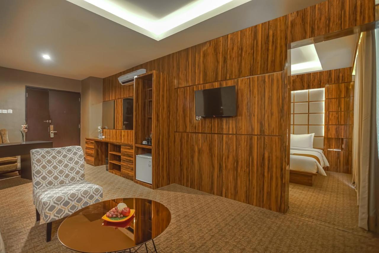 Hotel Royal Regantris Cendana à Sorabaya Extérieur photo