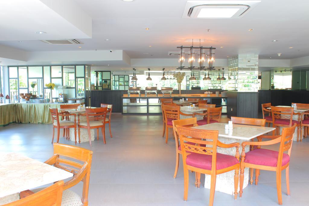 Hotel Royal Regantris Cendana à Sorabaya Extérieur photo